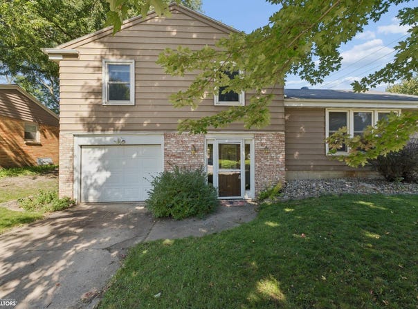 1304 2nd Street, Mason City, IA 50401