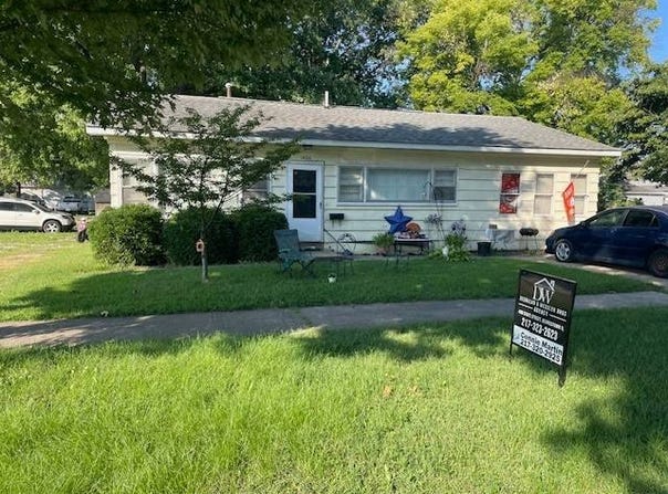 1406 State St, Beardstown, IL 62618