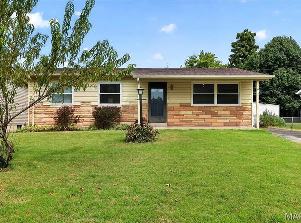 11917 Glenridge Drive, Maryland Heights, MO 63043