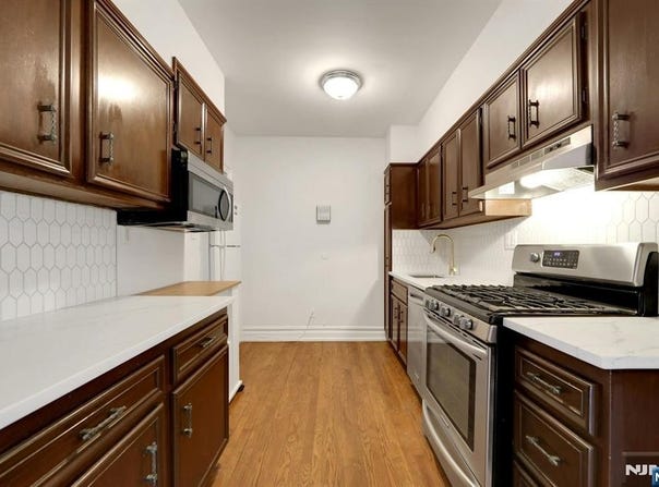 100 E Palisade Avenue, Englewood, NJ 07631
