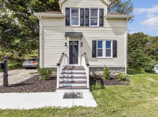 36 Central St, Auburn, MA 01501