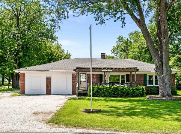 209 Woodrig Road, Bloomington, IL 61704