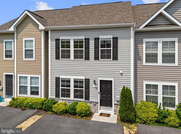 19 LOBLOLLY Drive, BUNKER HILL, WV 25413