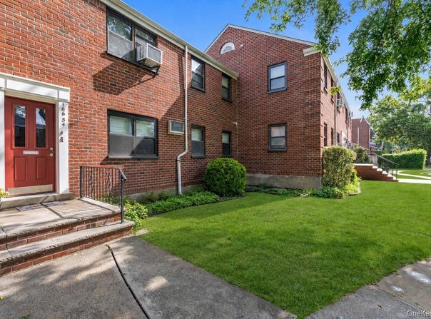 166-54 17th Road, Whitestone, NY 11357