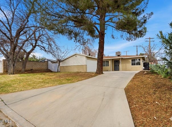321 E Avenue R11, Palmdale, CA 93550