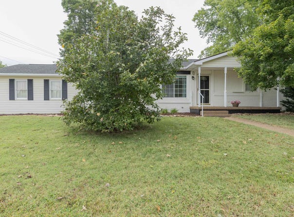 923 Forest Glen Drive, Evansville, IN 47712
