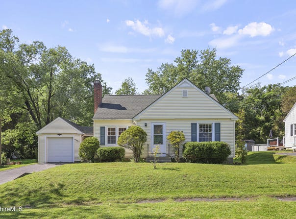 153 Ridgeway Ave, Pittsfield, MA 01201