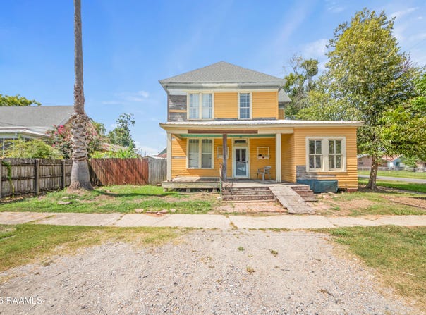 225 E Oak Street, Crowley, LA 70526