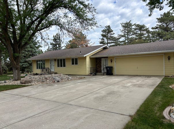 858 W 9th, Winner, SD 57580