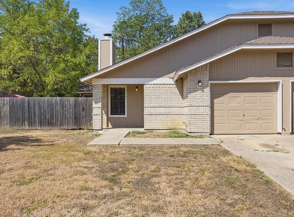 904/906 HYRIDGE St, Round Rock, TX 78664