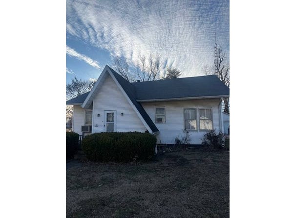 325 Centennial Avenue, White Hall, IL 62092