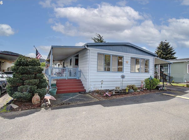 2424 NIGHTINGALE Ln, Kelso, WA 98626