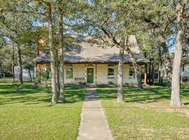 226 Cedar Hills Dr, Elgin, TX 78621