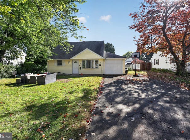 15 DREXEL Road, HATBORO, PA 19040