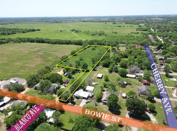 Blanco Ave, Luling, TX 78648