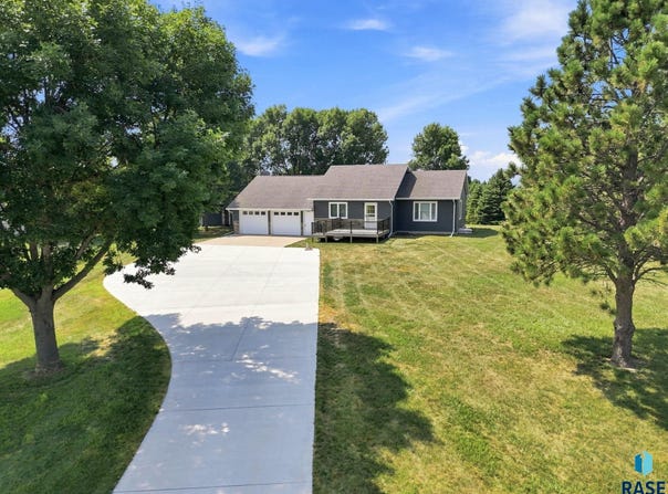 703 W 3rd St, Dell Rapids, SD 57022