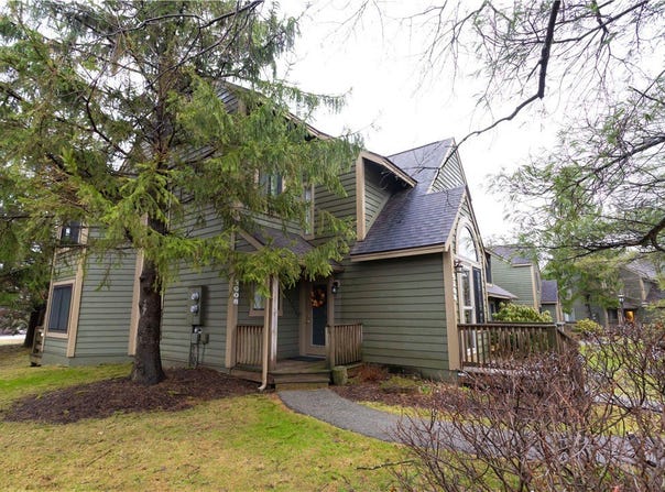 5008 Summit Dr, Hidden Valley, PA 15502