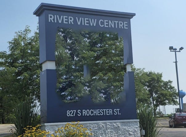 827 S Rochester St, Mukwonago, WI 53149