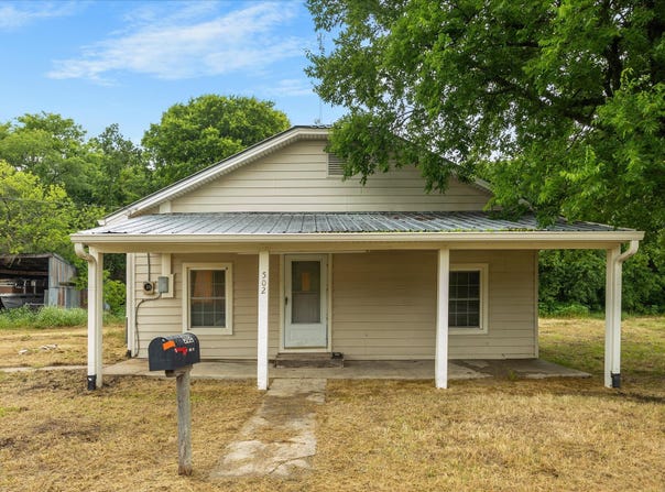 502 S Elm Street, Celeste, TX 75423