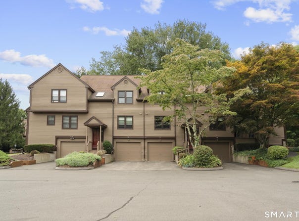 7 Shadowwood Circle, Monroe, CT 06468