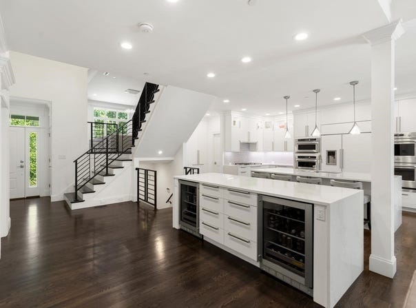 11 Crenshaw Ln, Andover, MA 01810