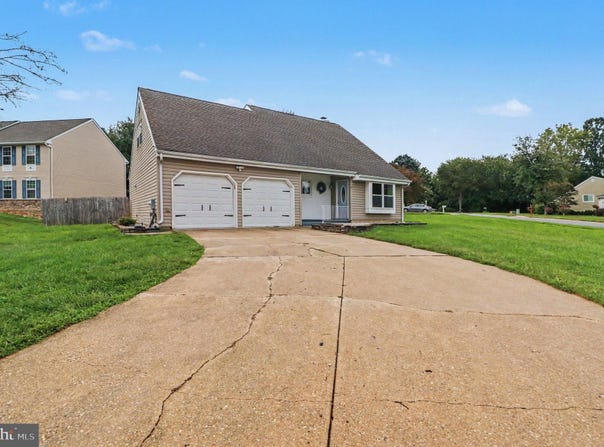 2 PEBBLE Place, NEWARK, DE 19702