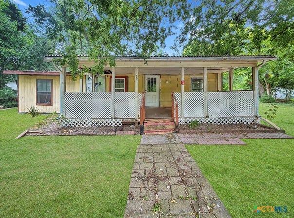 303 N Lexington Street, Holland, TX 76534
