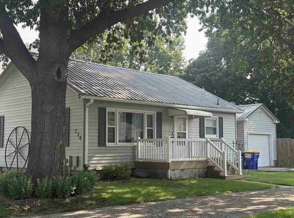734 S 4th Ave, Washington, IA 52353-9317