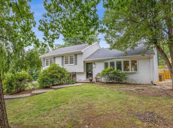 1933 FOREST DR, Waynesboro, VA 22980