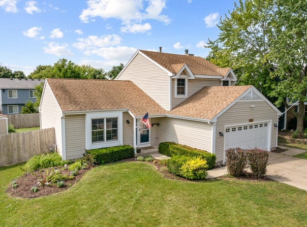 1102 Amberwood Drive, Crystal Lake, IL 60014