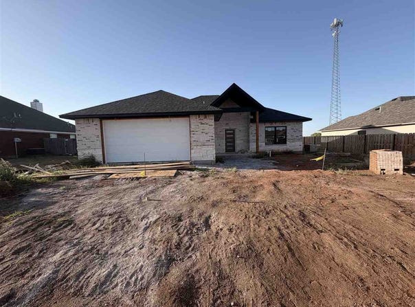 206 Meadowlark Ln, Geronimo, OK 73543