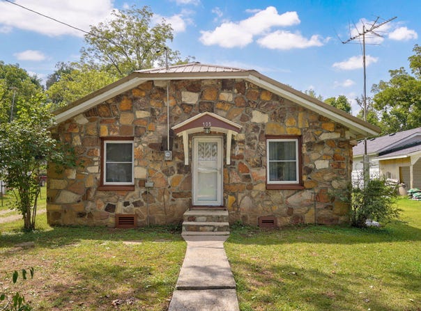 105 S Walnut Street, Crane, MO 65633