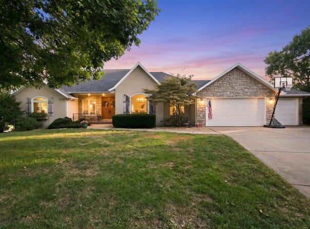 2328 S Wind Rose Place, Springfield, MO 65809