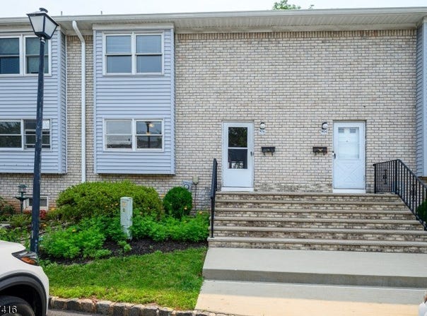 906 Robin Rd, Hillsborough Twp., NJ 08844-4439