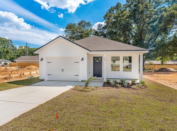 740 E Chestnut Avenue, Crestview, FL 32539