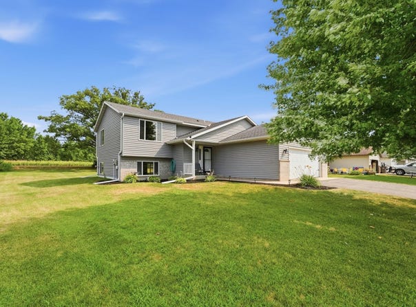 1106 9th Street NE, Milaca, MN 56353