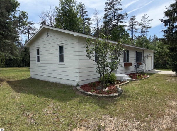 1740 McCredie Road, Roscommon, MI 48653