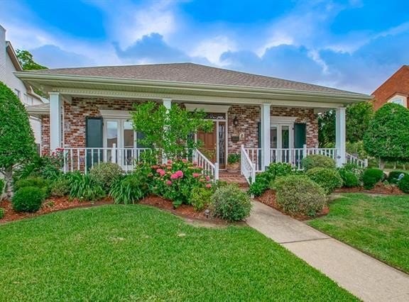 725 MARLENE Drive, Gretna, LA 70056