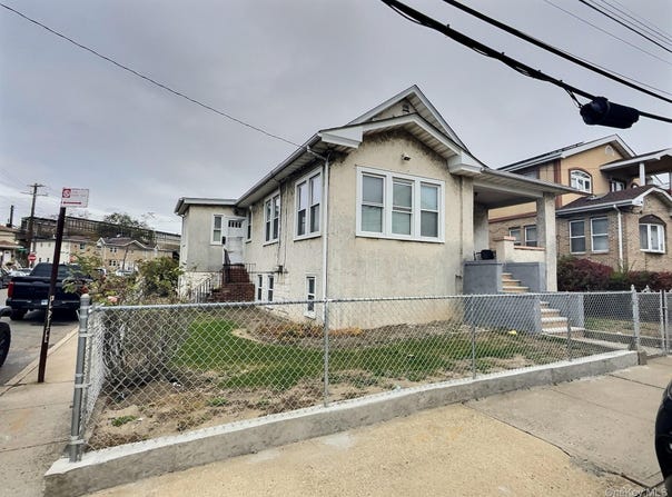 2718 Collier Avenue, Edgemere, NY 11691