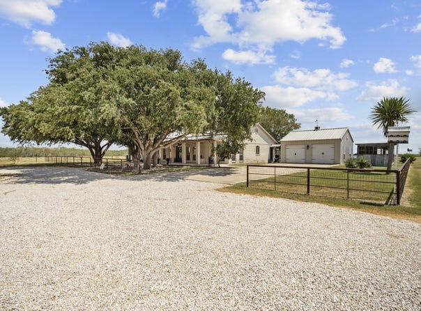 809 County Road 213, McCoy, TX 78113