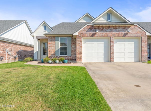 231 Whispering Meadows Road, Broussard, LA 70518