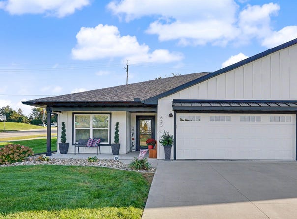 625 Spruce Hills Drive, Cedar Falls, IA 50613