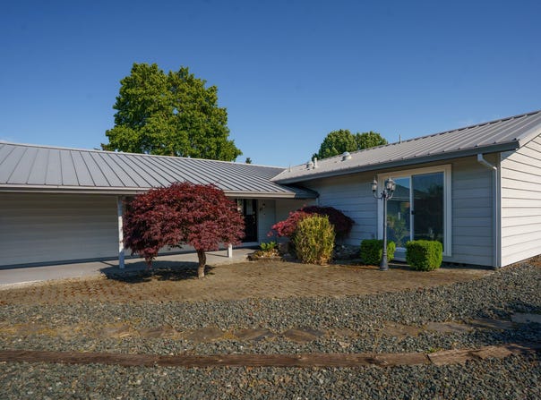 604 Hemlock Avenue, Central Point, OR 97502