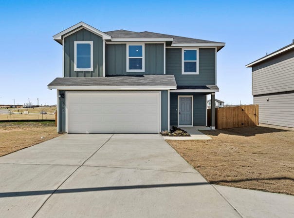 2203 LIONHEART Dr, Luling, TX 78648