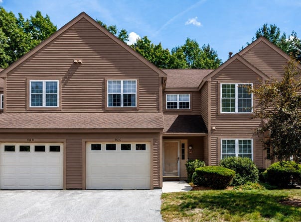 512 Ridgefield Cir, Clinton, MA 01510