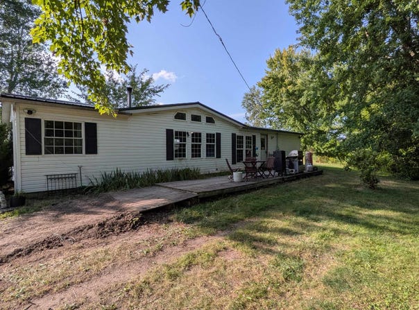 9885 E Pere Marquette Road, Clare, MI 48617