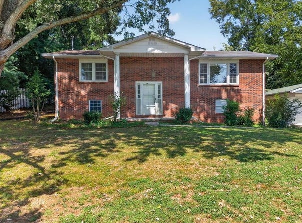 306 E 4th Street, Livingston, TN 38570