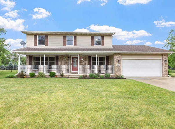 889 Rustic Acres Lane, Hebron, IN 46341