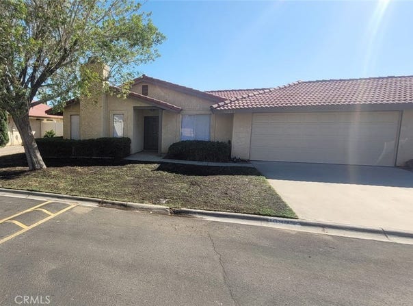 10323 Shahaptain, Hesperia, CA 92345