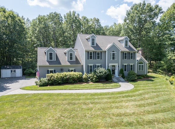 15 Hillside Dr, Townsend, MA 01469
